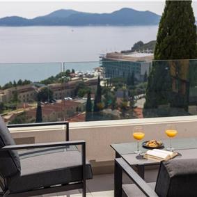 Luxury 5-Bedroom Villa with Sea-Views and Infinity Pool near Dubrovnik – Sleeps 10